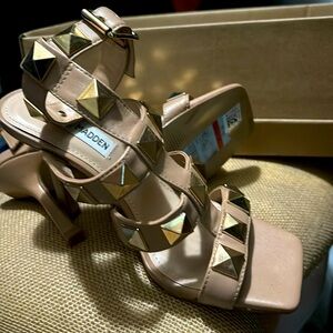 Steve Madden Nude heels